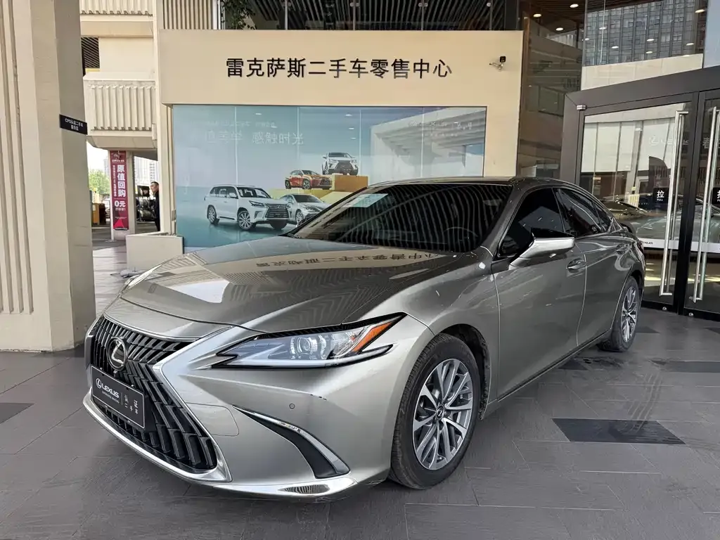 Lexus ES — фото 1