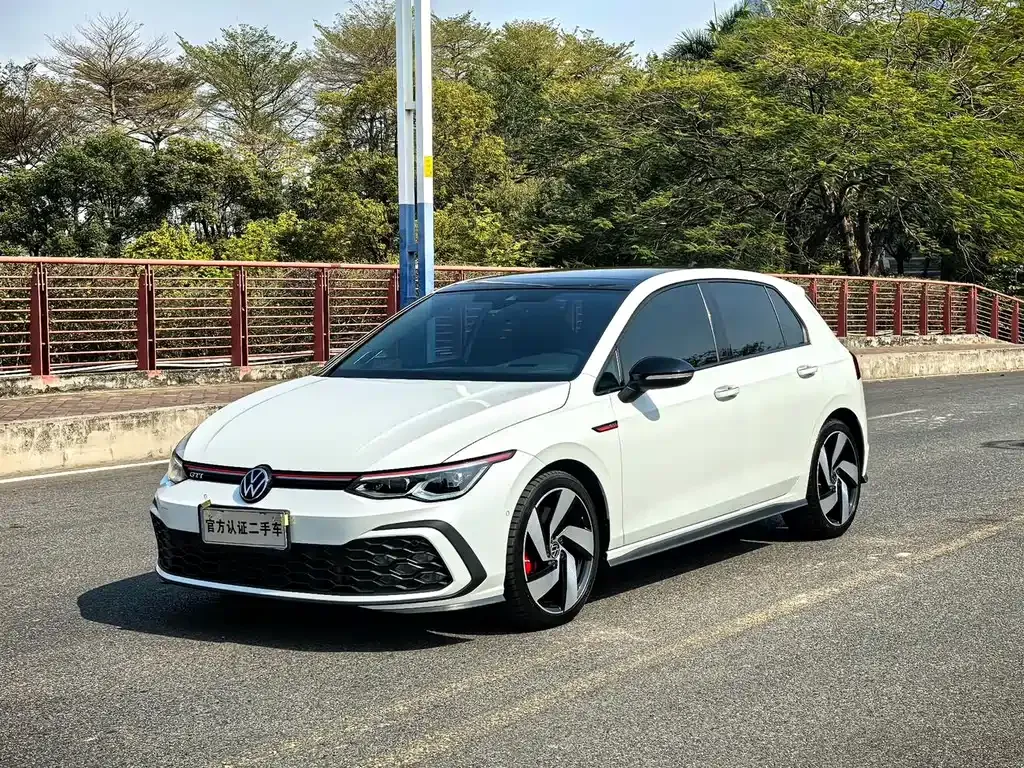 Volkswagen Golf GTI — фото 1