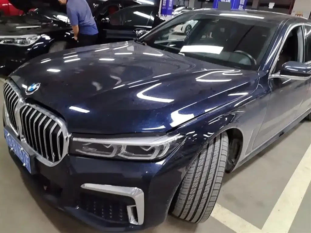 BMW 7 Series — фото 1