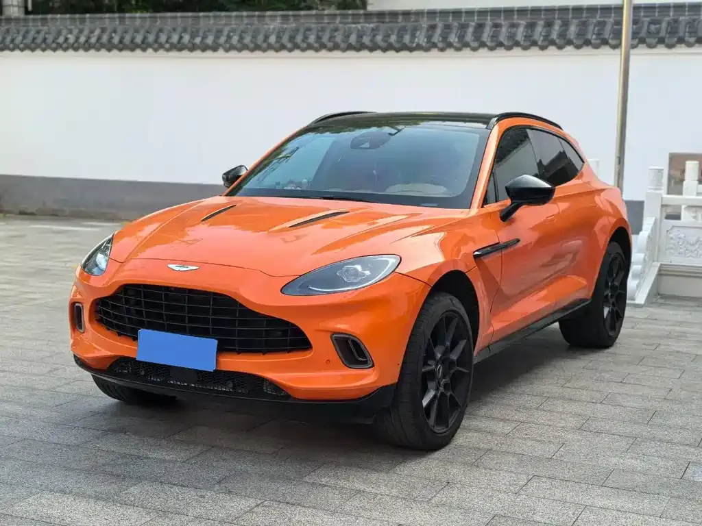 Aston Martin DBX — фото 1
