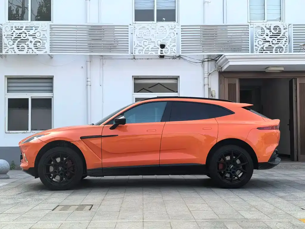 Aston Martin DBX — фото 2