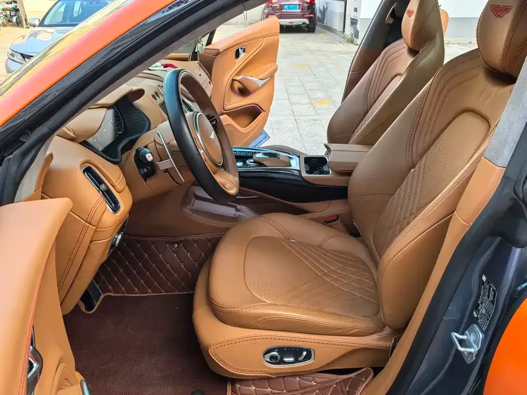 Aston Martin DBX — фото 10