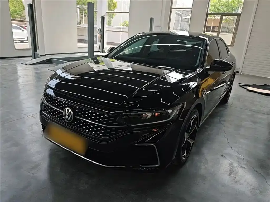 Volkswagen Passat — фото 1