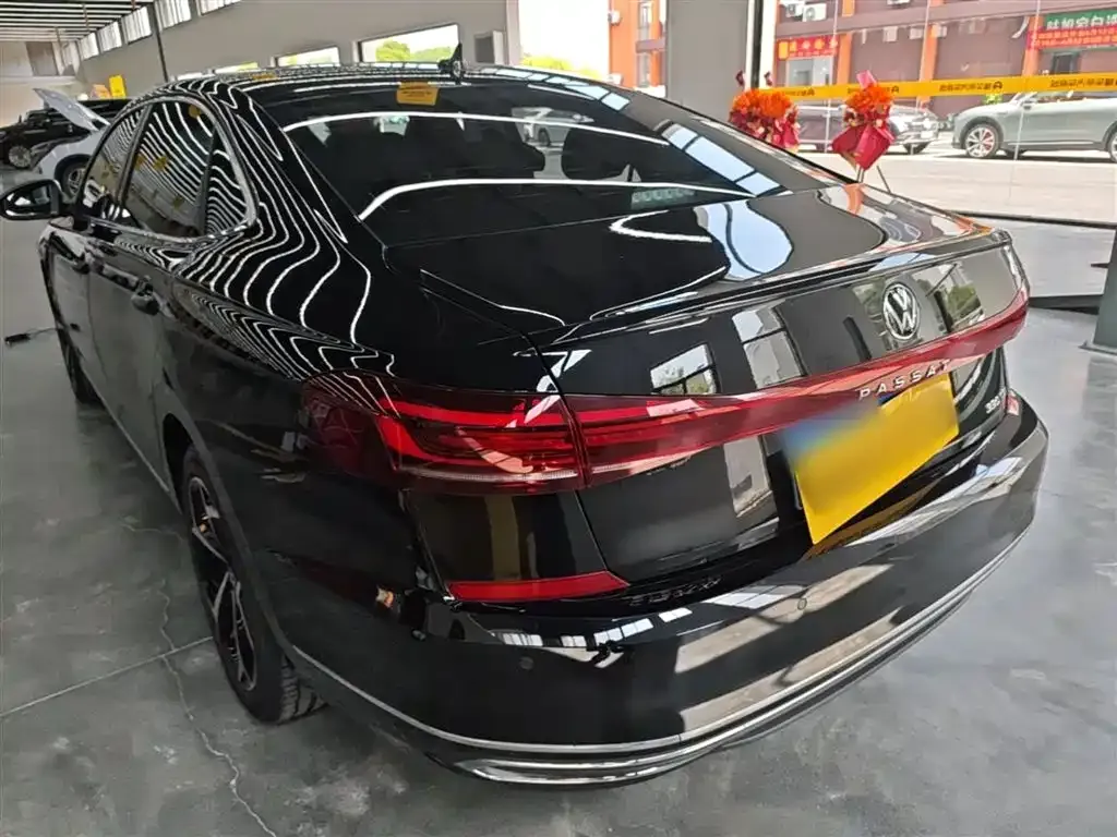 Volkswagen Passat — фото 10