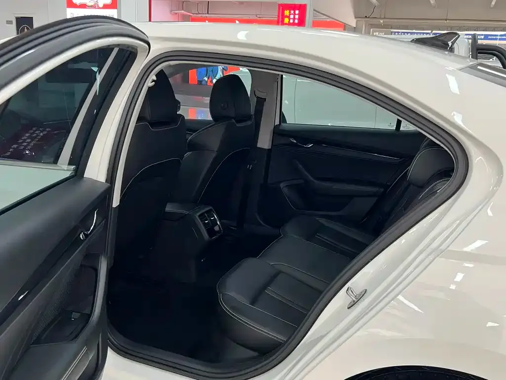 Skoda Octavia — фото 10