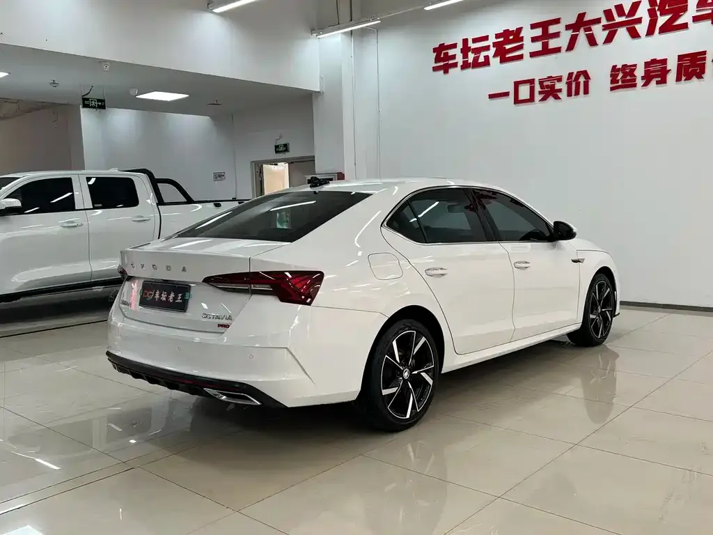 Skoda Octavia — фото 3