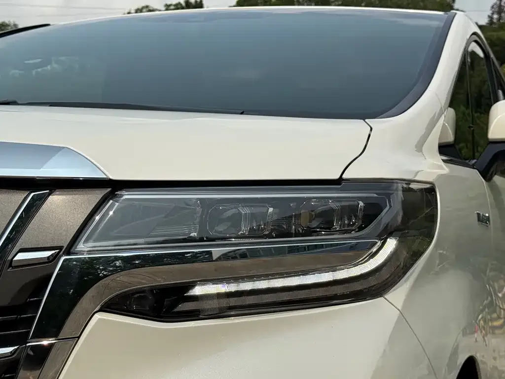 Toyota Alphard — фото 8