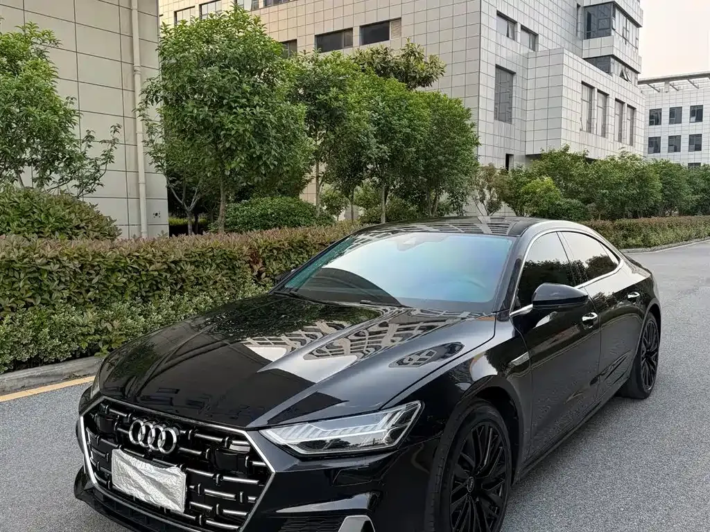 Audi A7L — фото 1