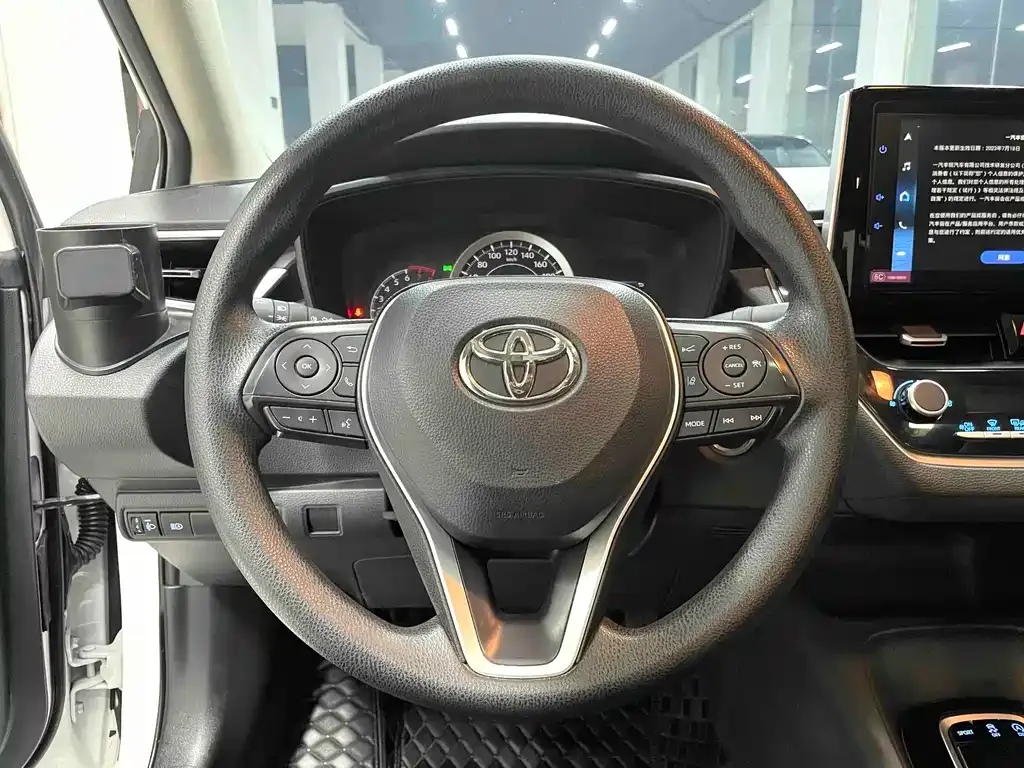 Toyota Corolla — фото 10