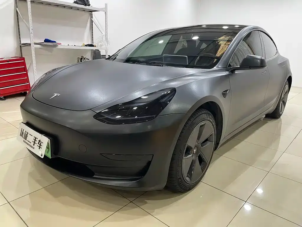 Tesla Model 3 — фото 1