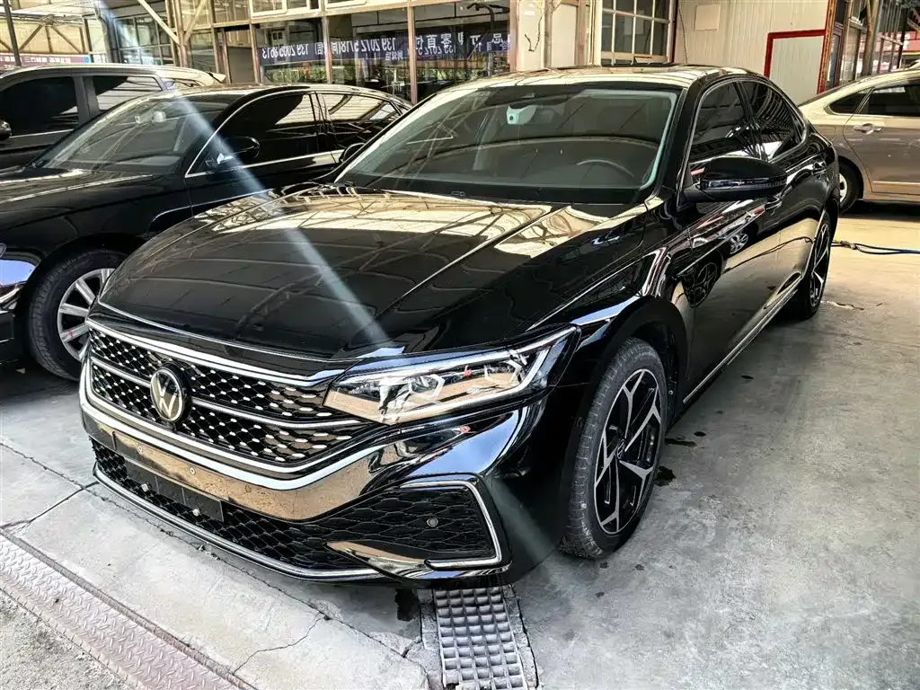 Volkswagen Passat — фото 1