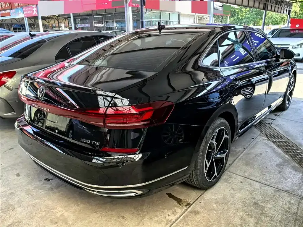 Volkswagen Passat — фото 8
