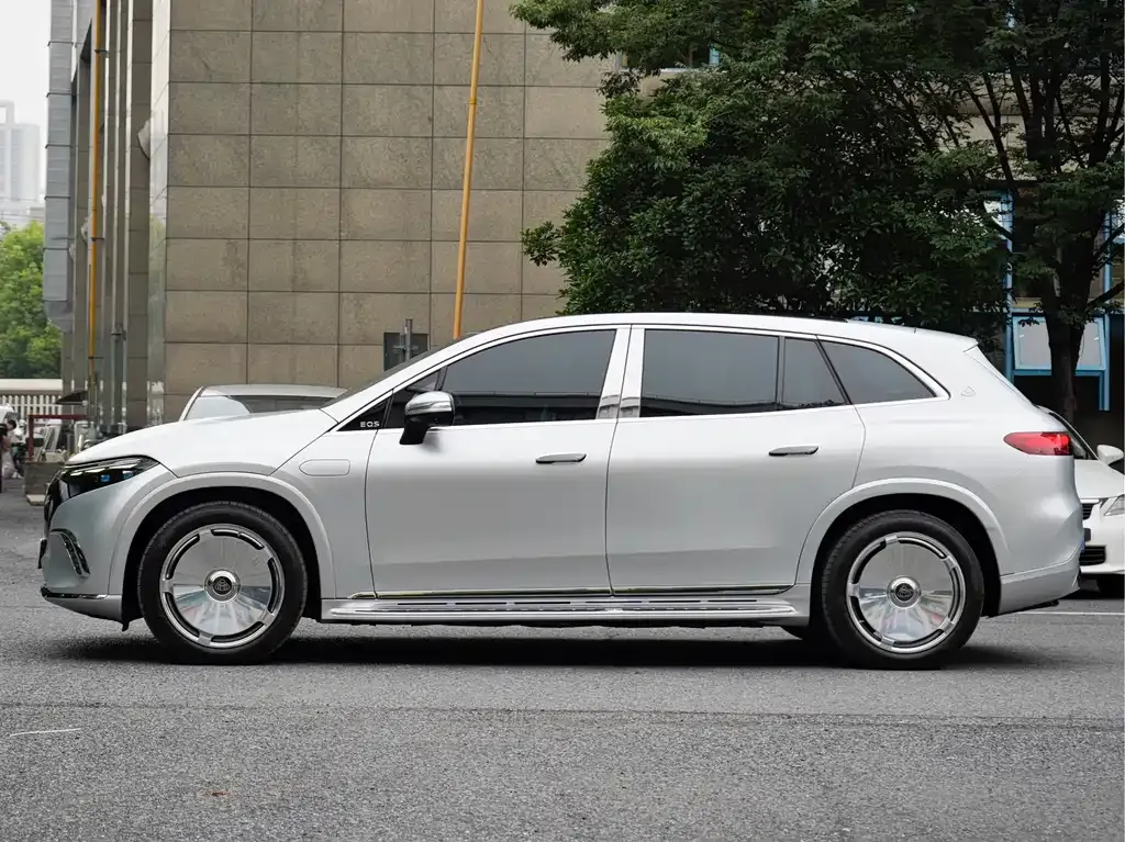 Mercedes-Benz EQS SUV — фото 10