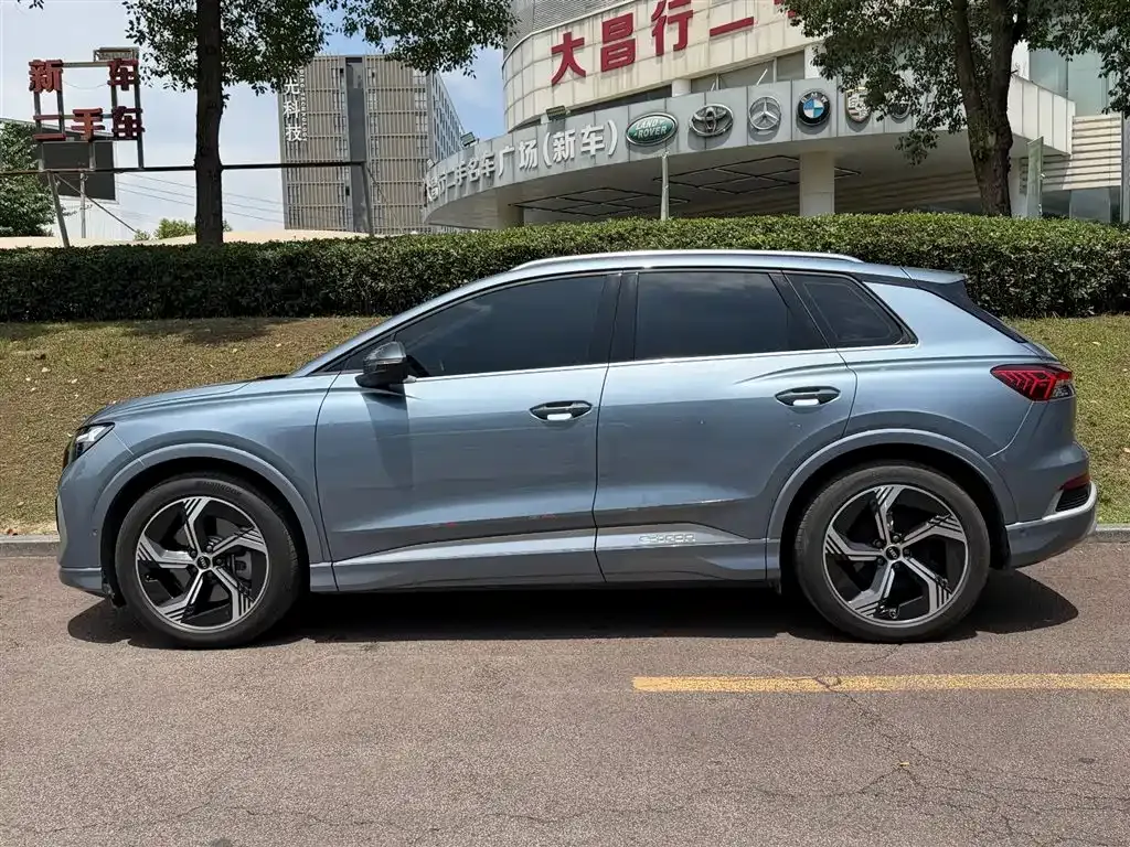 Audi Q4 e-tron — фото 4