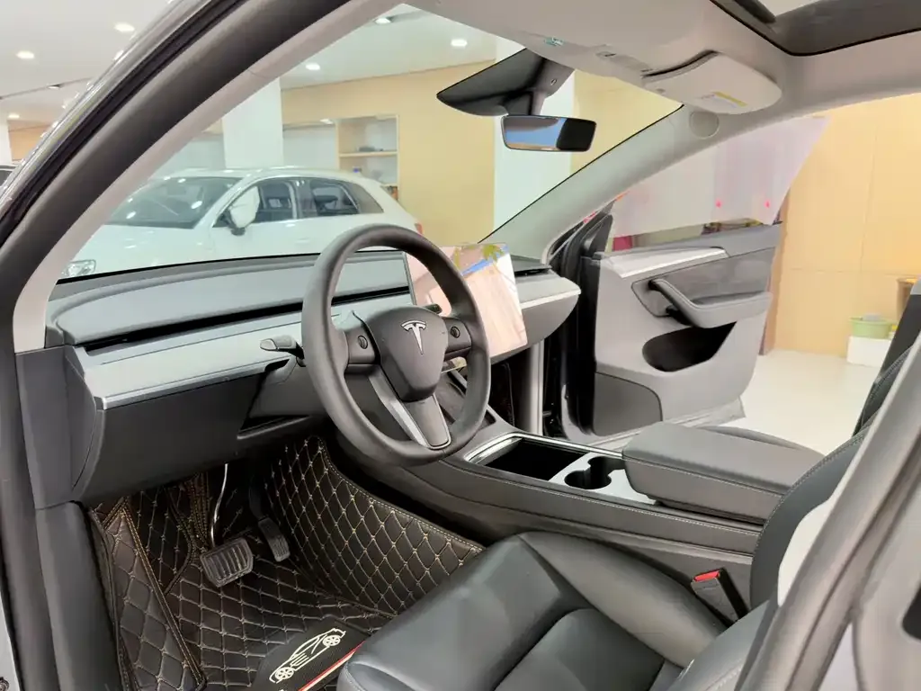 Tesla Model Y — фото 3