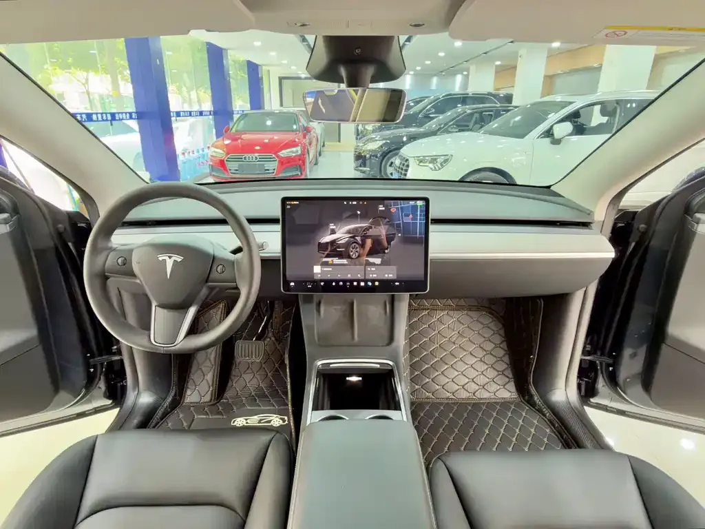 Tesla Model Y — фото 2