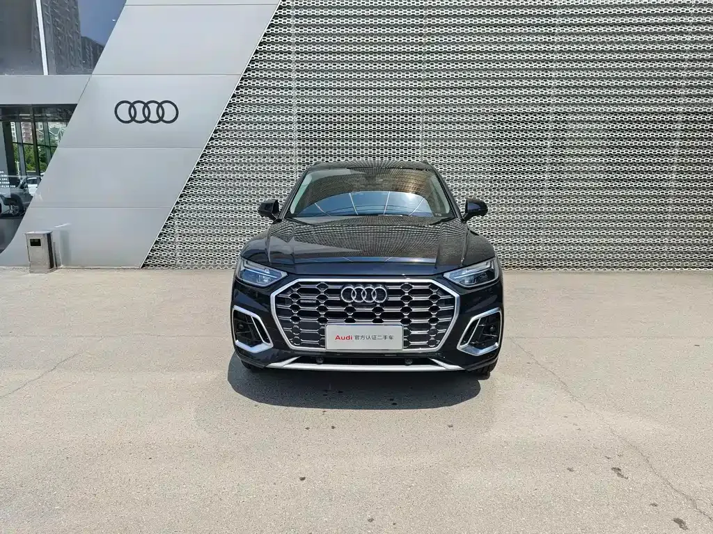 Audi Q5L — фото 1