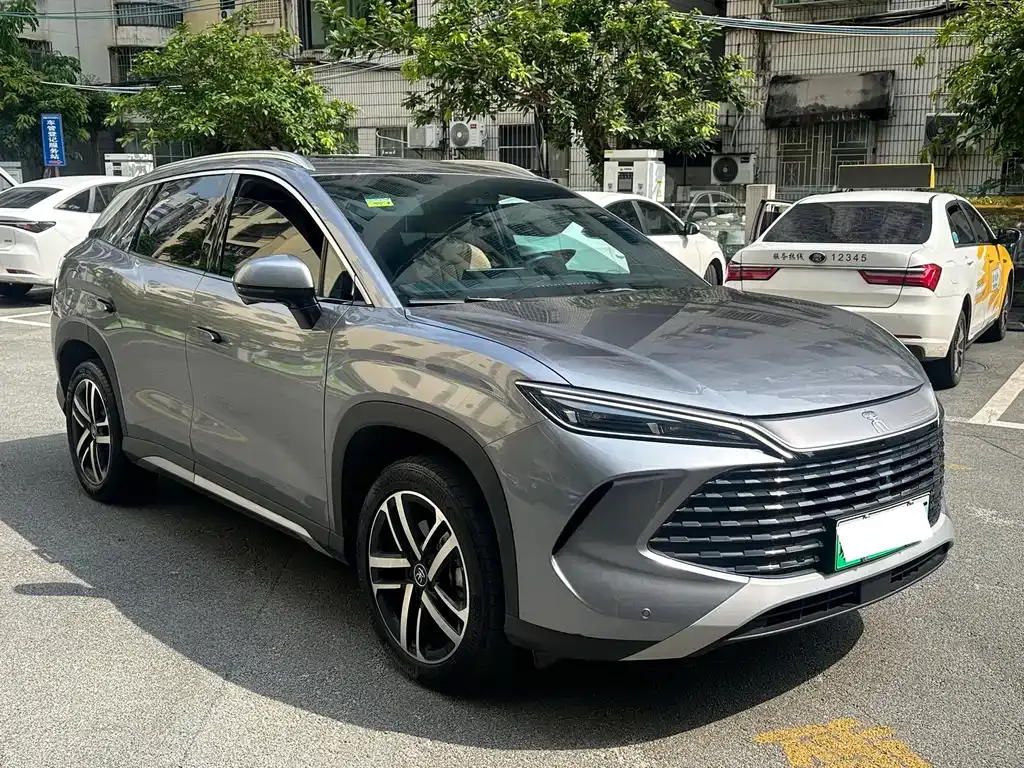 BYD L DM-i — фото 1