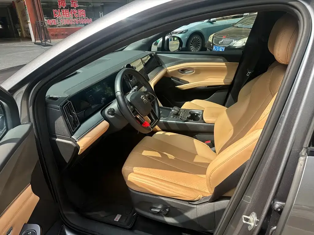 BYD L DM-i — фото 3