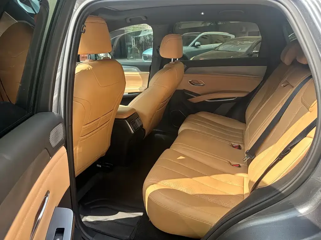 BYD L DM-i — фото 4