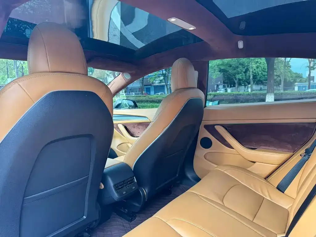 Tesla Model 3 — фото 4