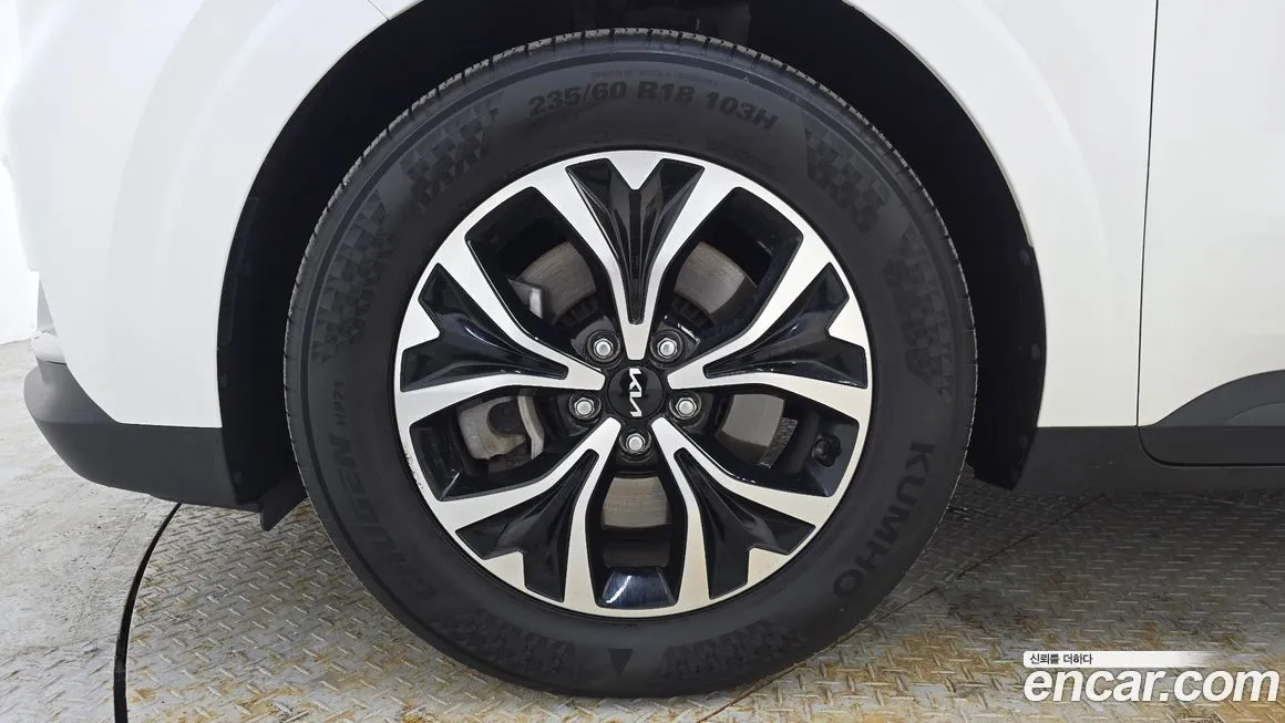 Kia Carnival — фото 10