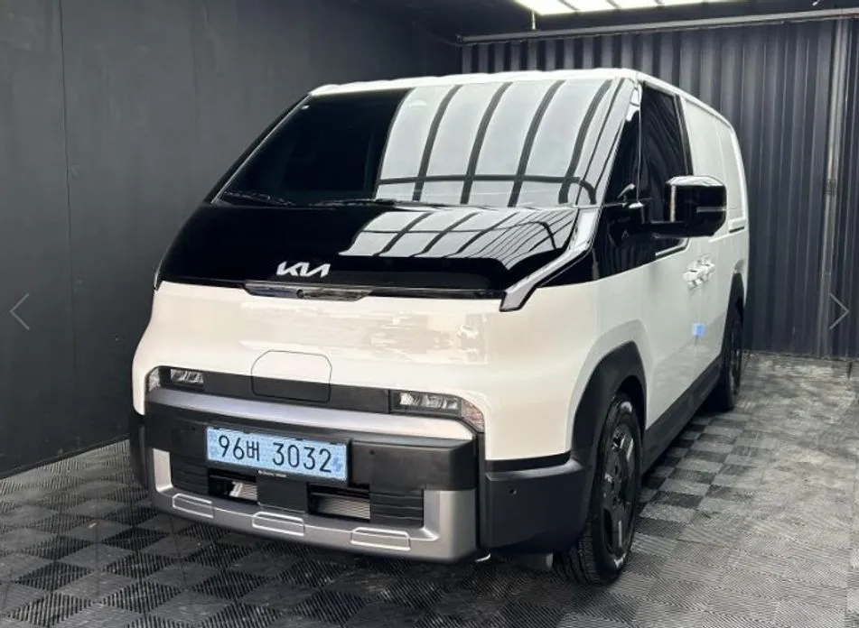 Kia PV5 — фото 1