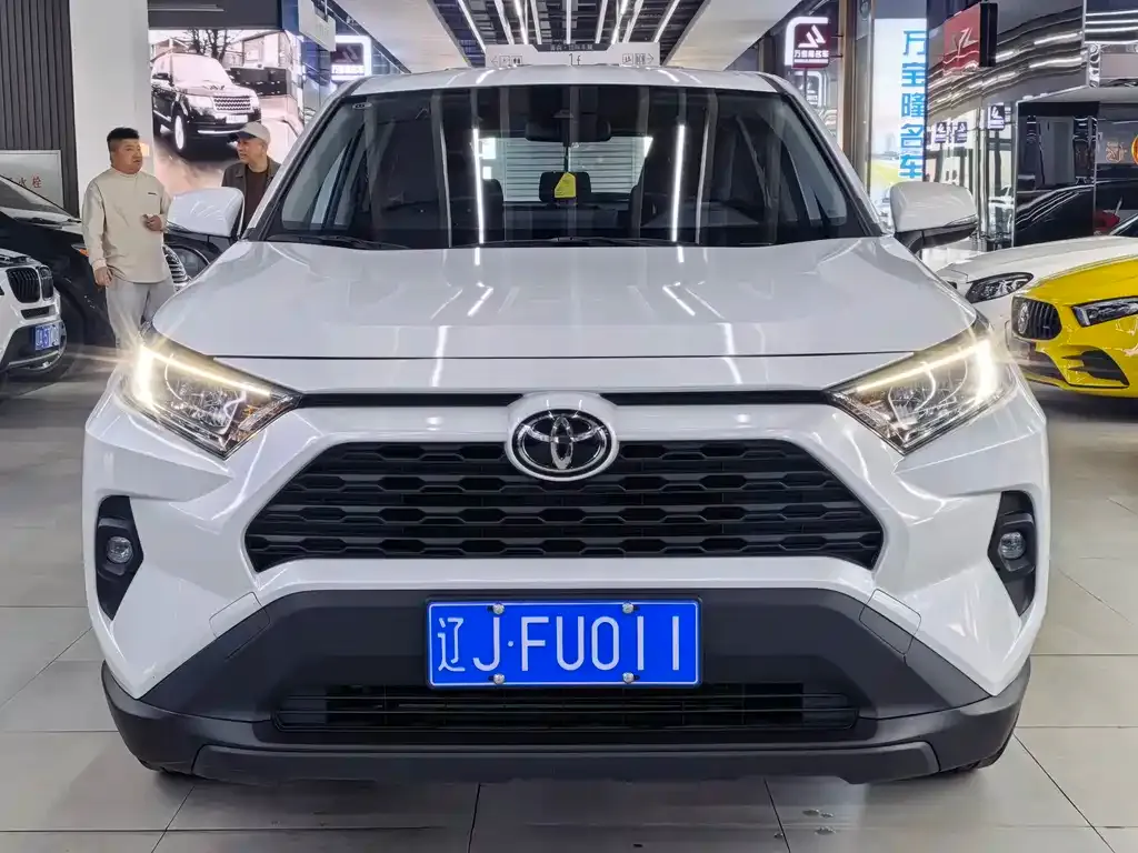 Toyota RAV4 — фото 10