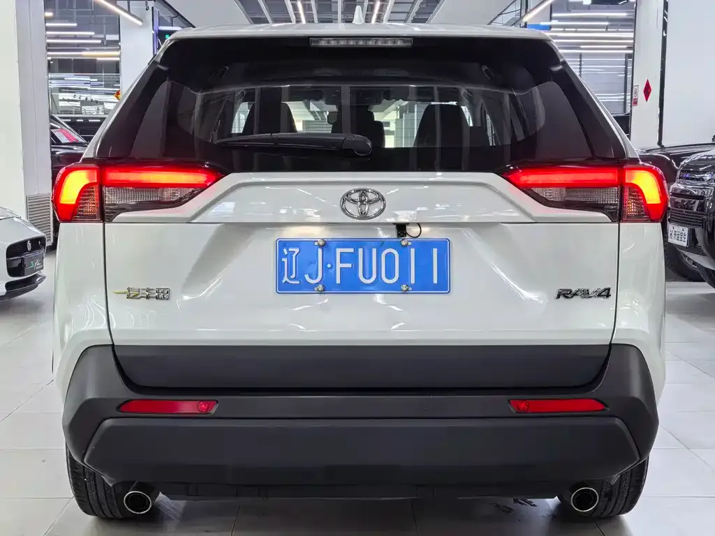 Toyota RAV4 — фото 9