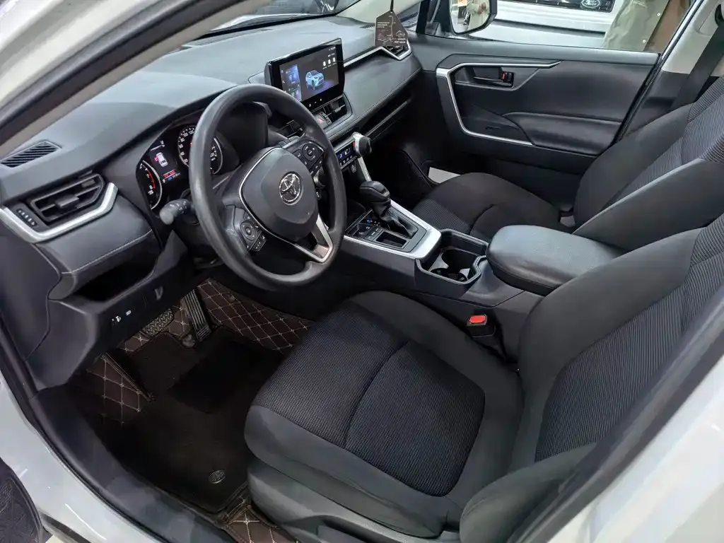 Toyota RAV4 — фото 3