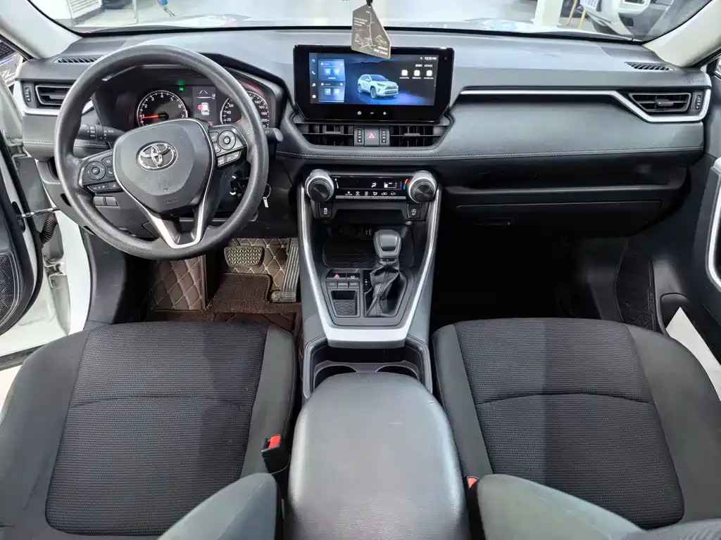 Toyota RAV4 — фото 6