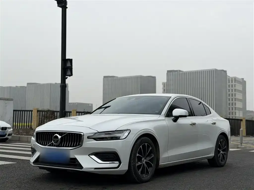 Volvo S60 — фото 10