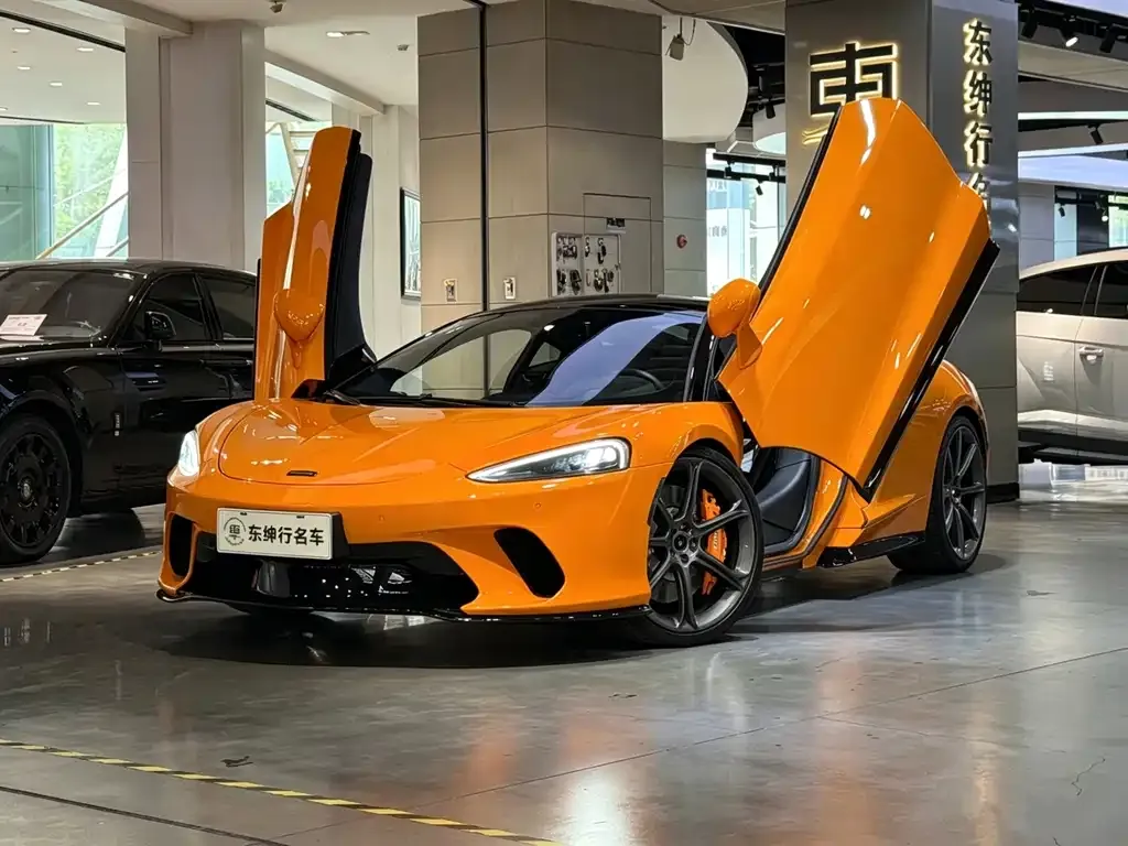 McLaren GT — фото 1
