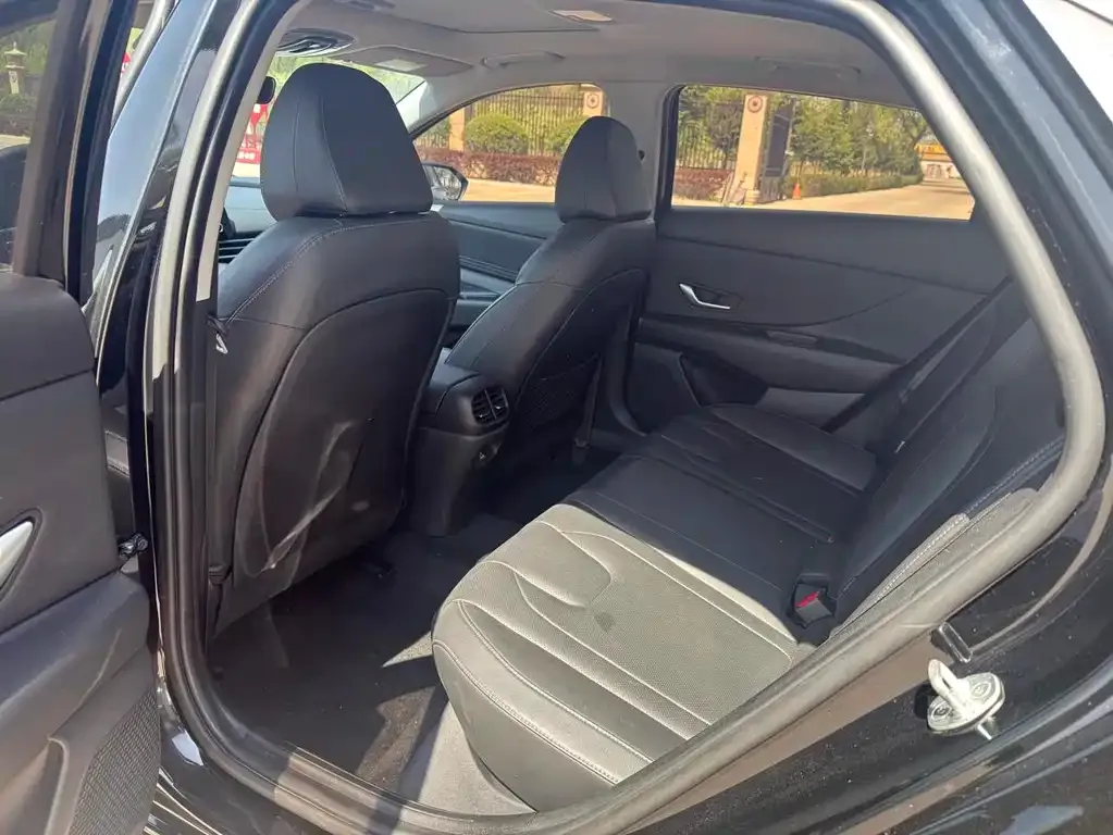Hyundai Elantra — фото 10