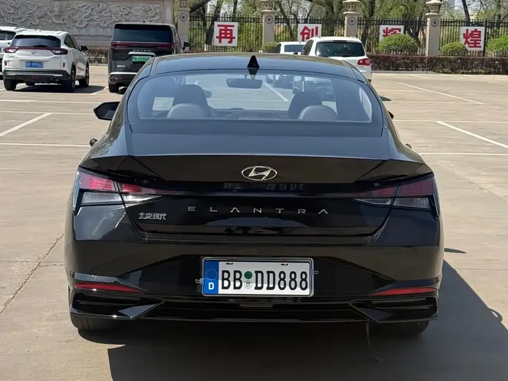 Hyundai Elantra — фото 7