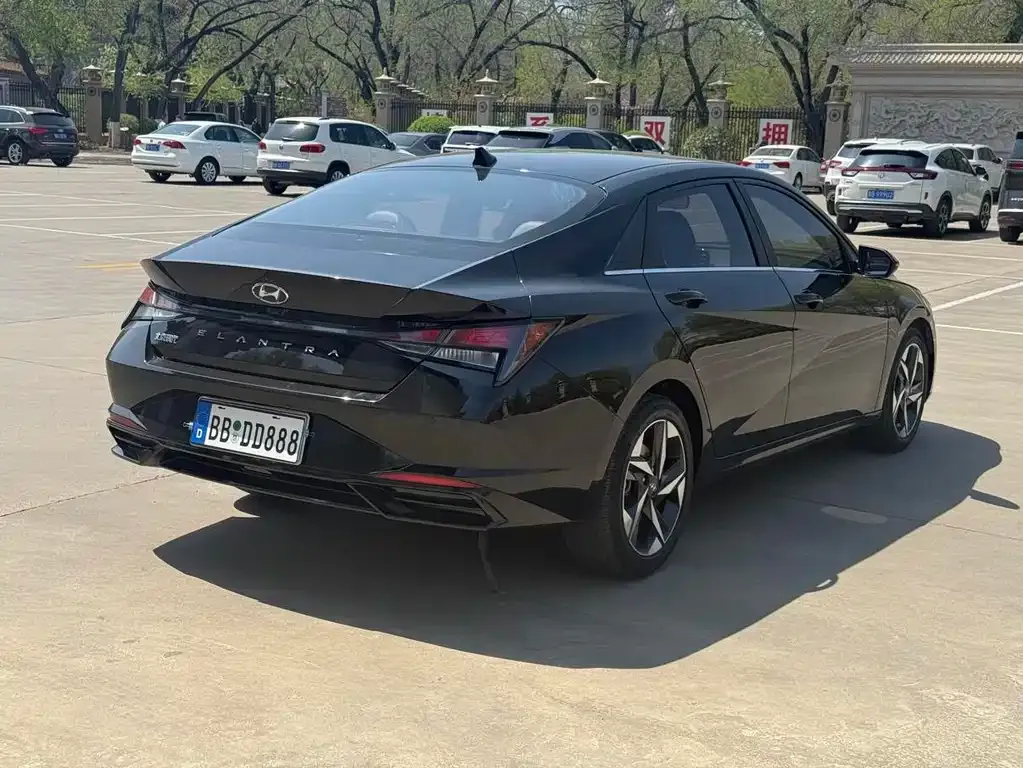 Hyundai Elantra — фото 2