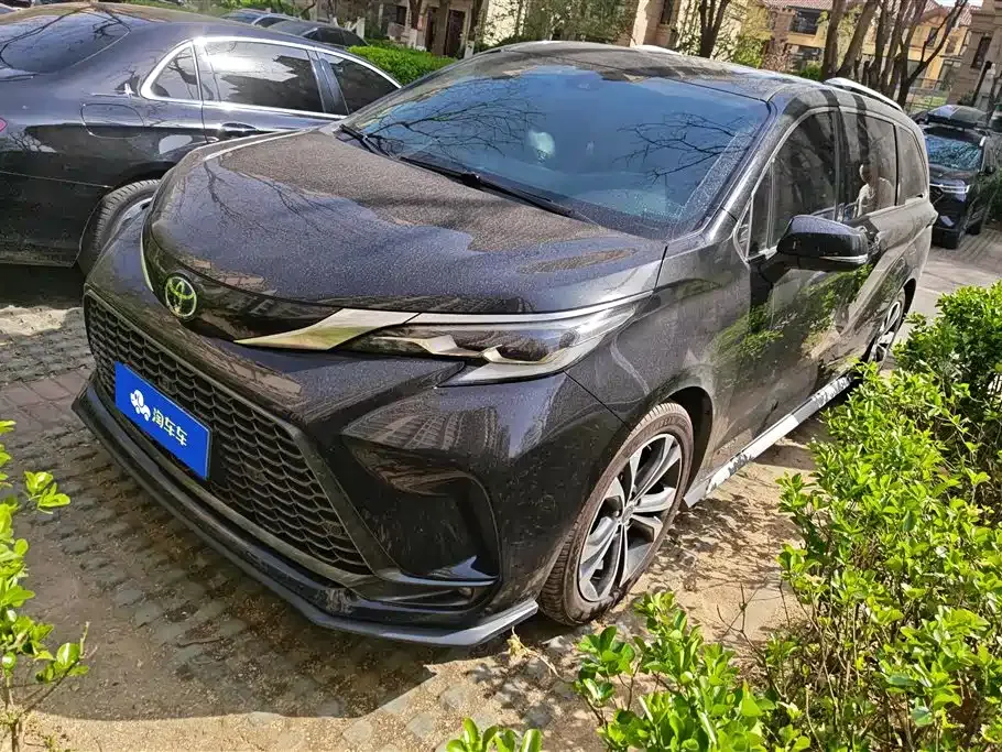 Toyota Granvia — фото 1