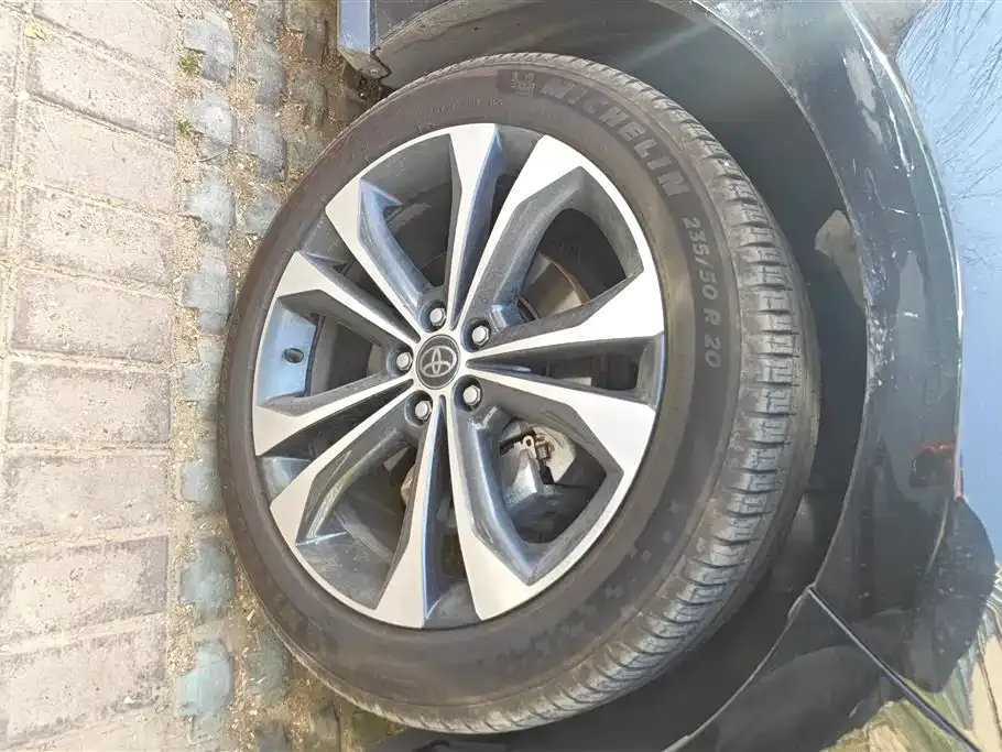 Toyota Granvia — фото 2