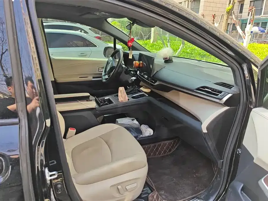 Toyota Granvia — фото 7