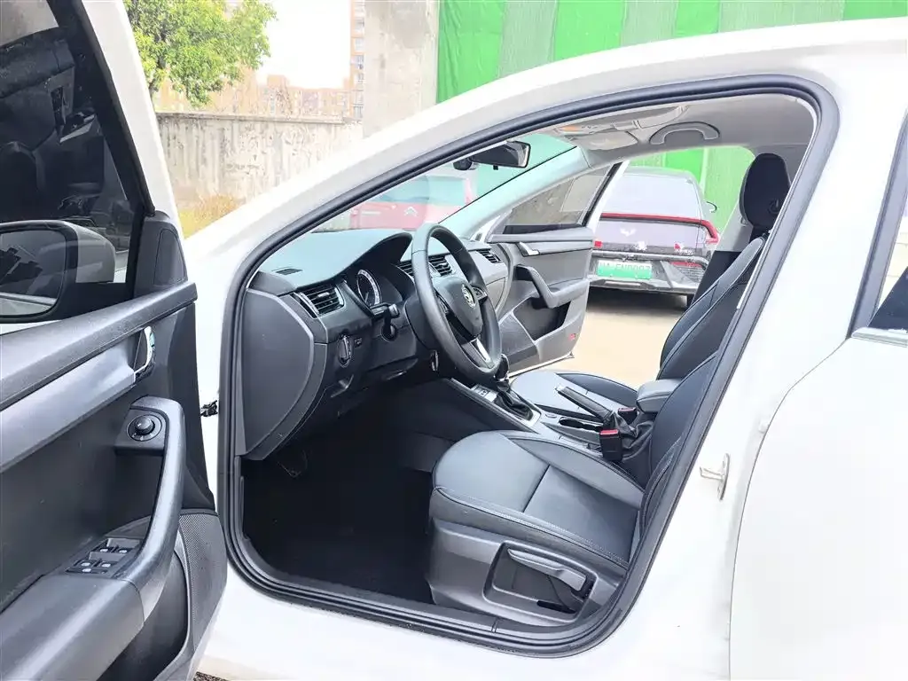 Skoda Octavia — фото 7