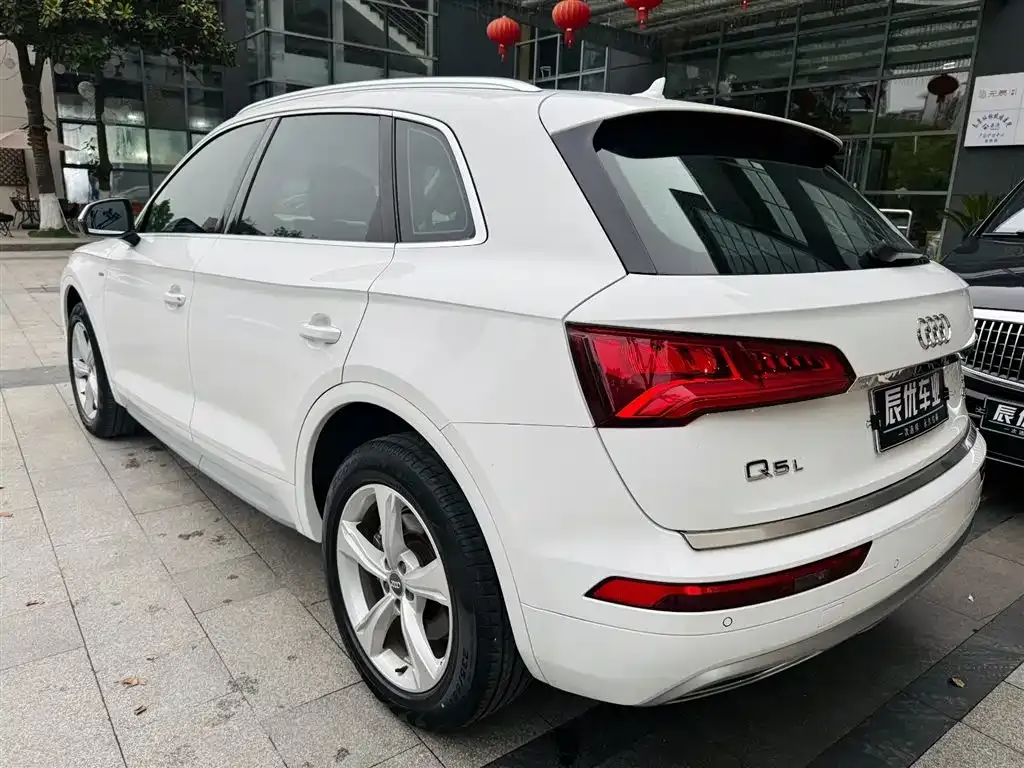 Audi Q5L — фото 7