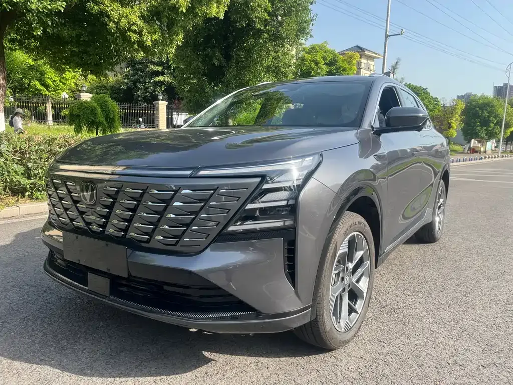 Changan CS75PLUS — фото 1