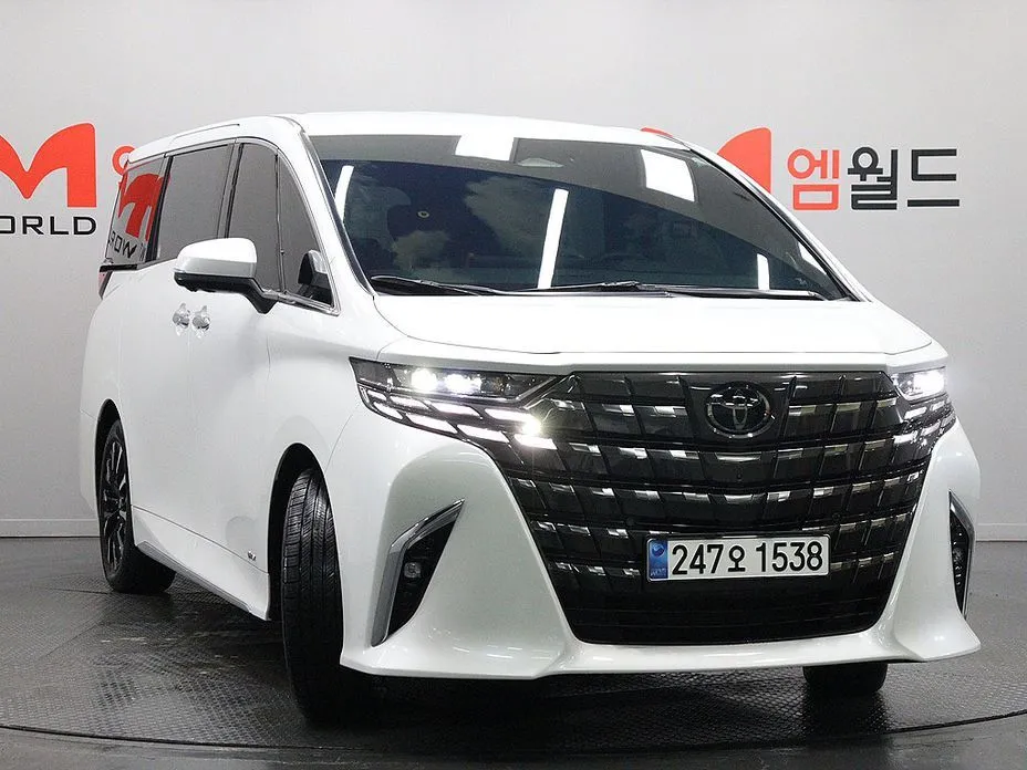 Toyota Alphard — фото 4