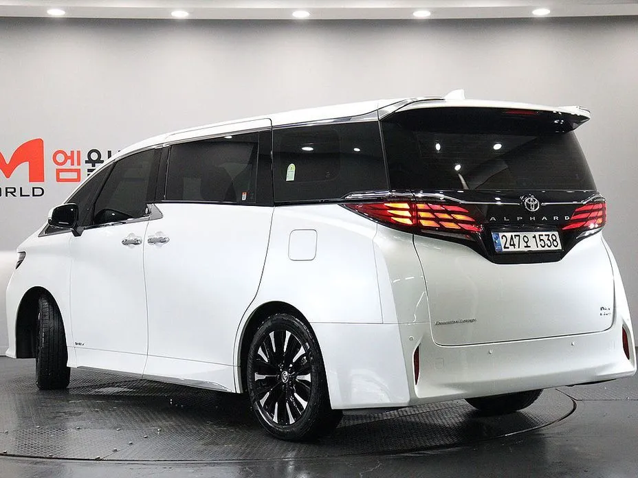 Toyota Alphard — фото 8
