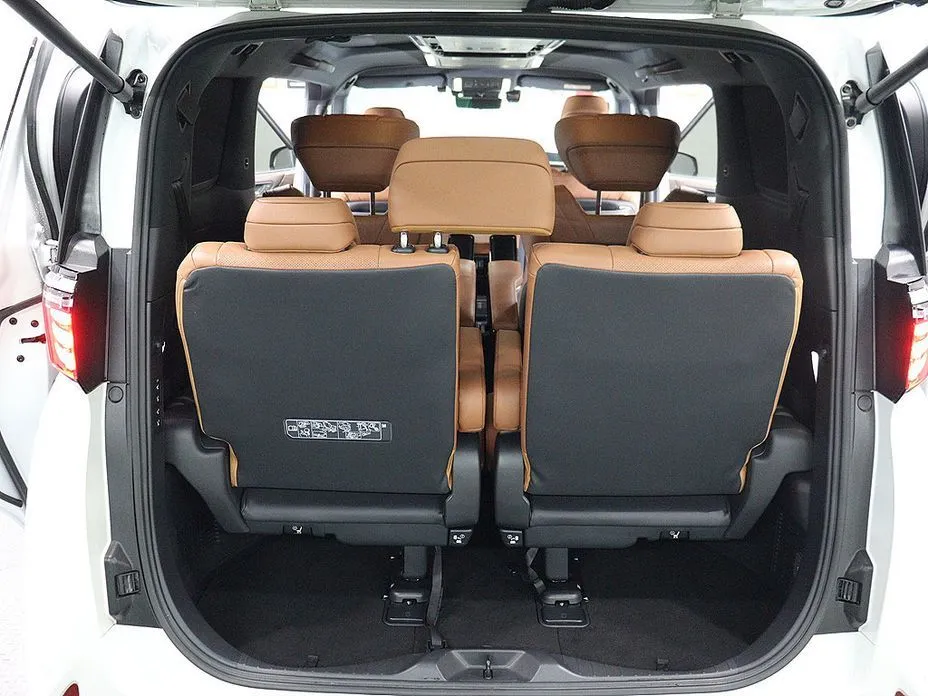Toyota Alphard — фото 5