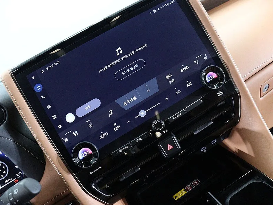 Toyota Alphard — фото 7