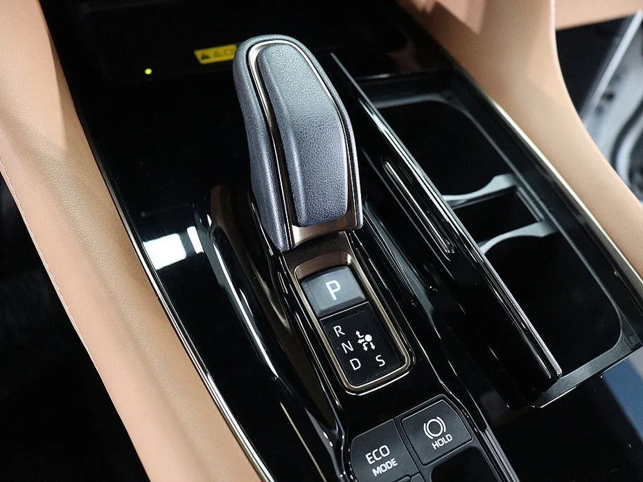 Toyota Alphard — фото 3