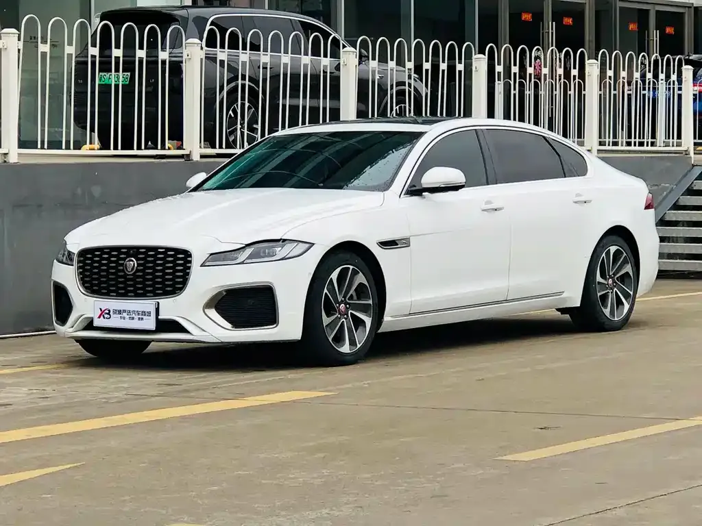 Jaguar XFL — фото 1