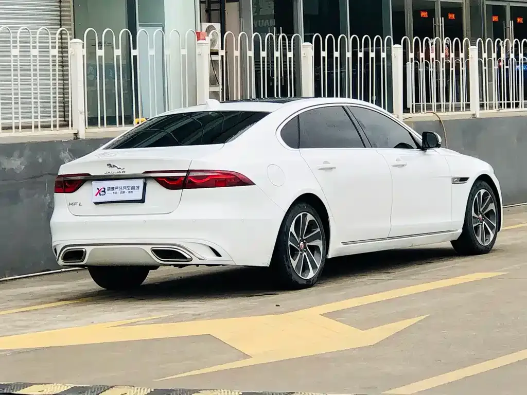 Jaguar XFL — фото 9