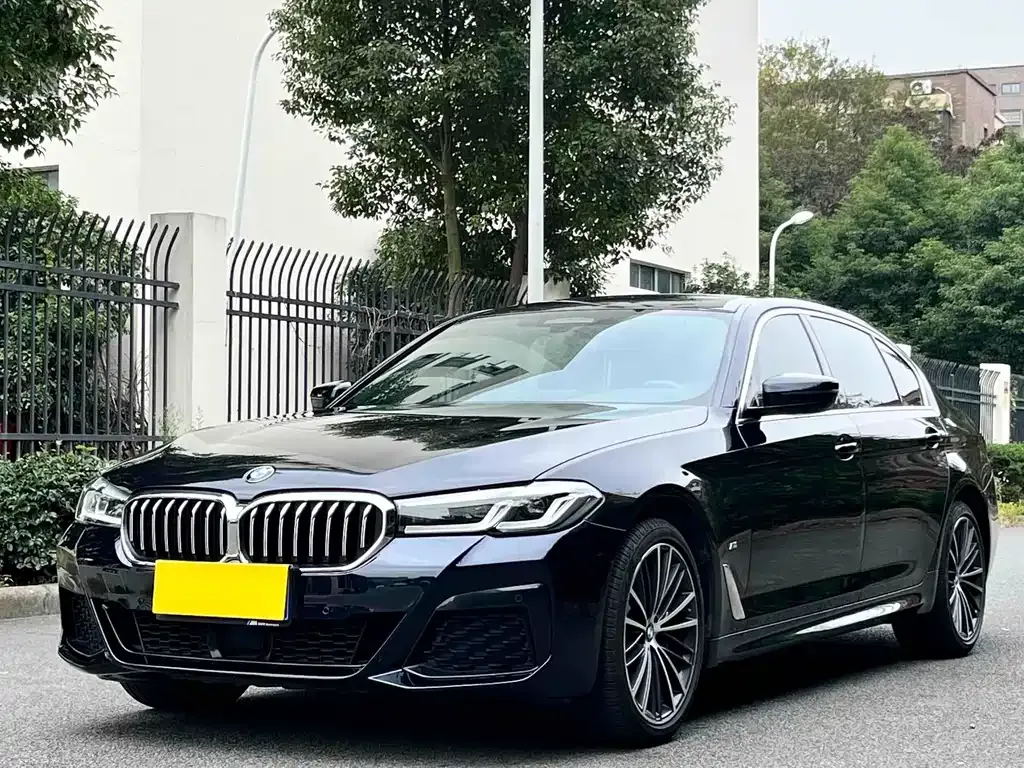BMW 5 Series — фото 1